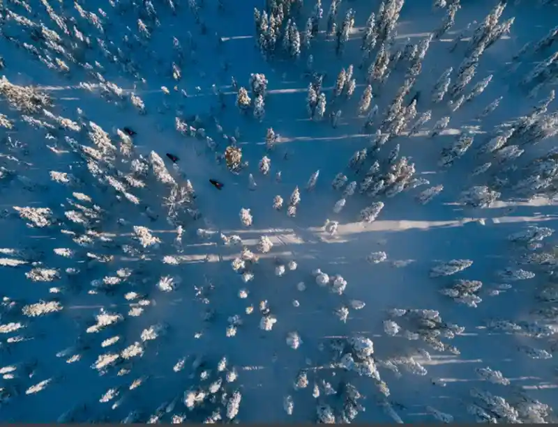 Moottorikelkkailua ja talviluonnon taikaa